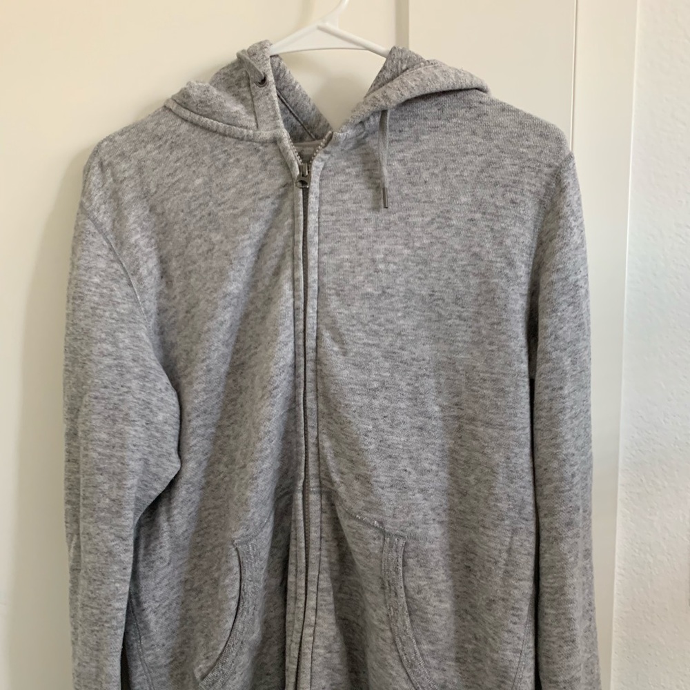 Uniqlo grey light weight sweater